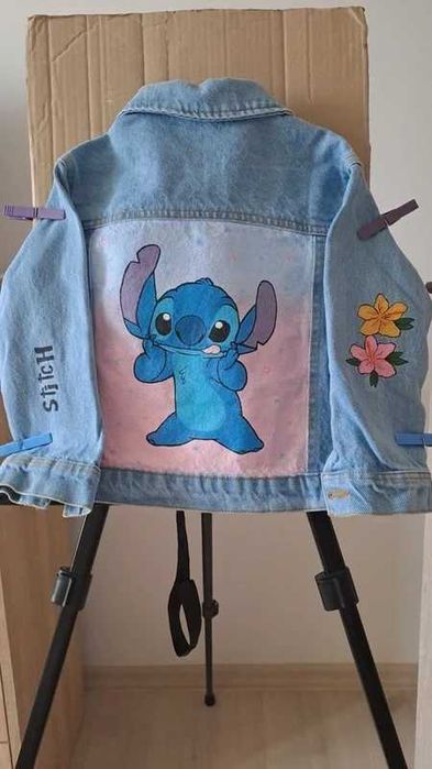 Geacă din denim pentru copii pictată manual cu Stitch