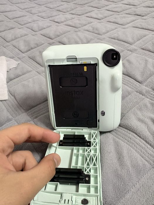 продам instax mini 12