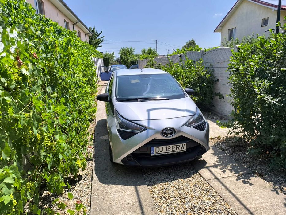 Vând Toyota aygo