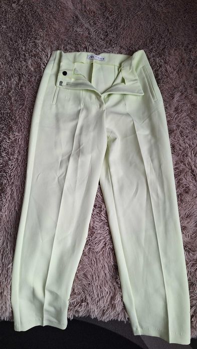 Продавам зелен панталон