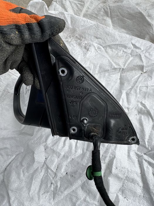 Oglinda stanga pt vw passat b7 pe verde cu lumina ambientala