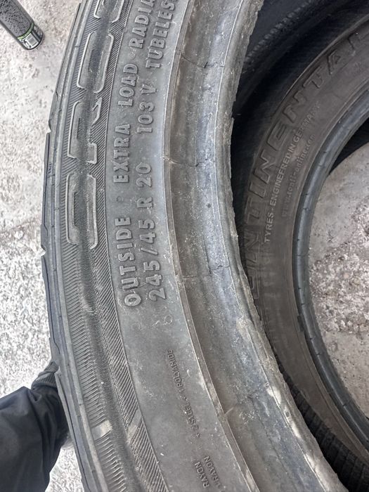 Продам два покрышки r20