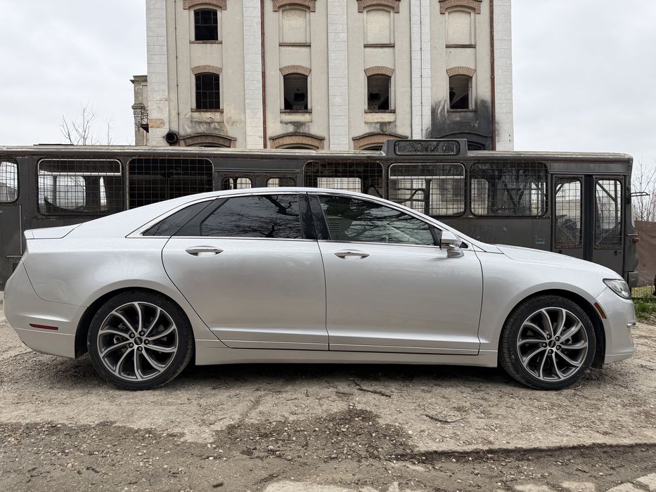 2019 Lincoln MKZ hybrid. 22500€