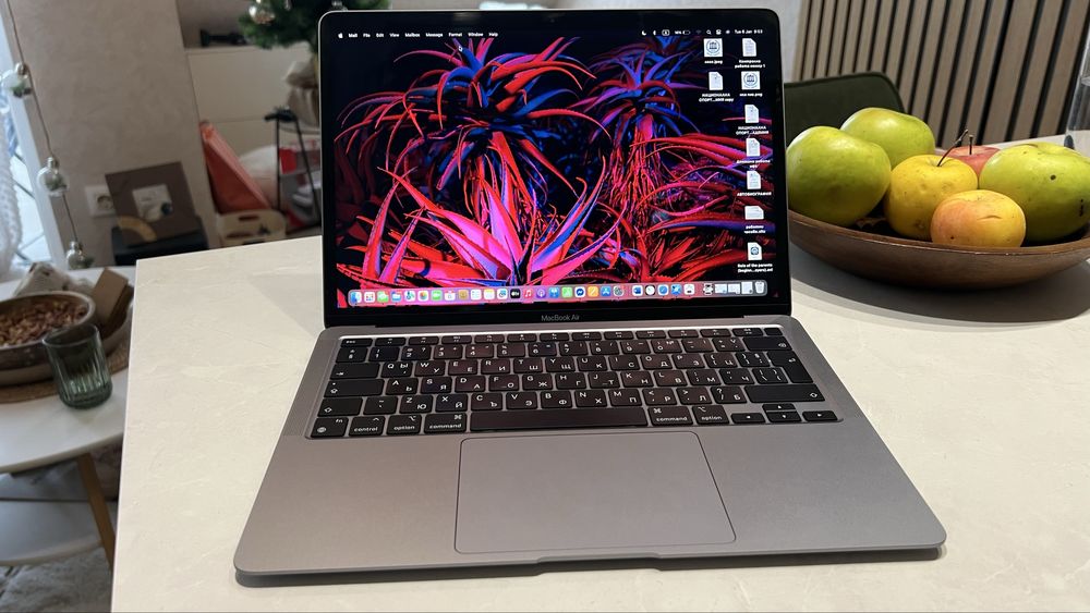 MacBook Air M1 2020 8GB/256GB КАТО НОВ – батерия 99% и само 19 цикъла!