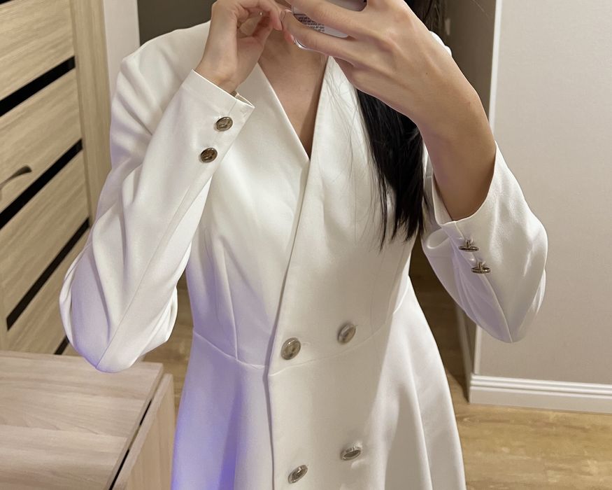 Срочно продам красивое белое платье