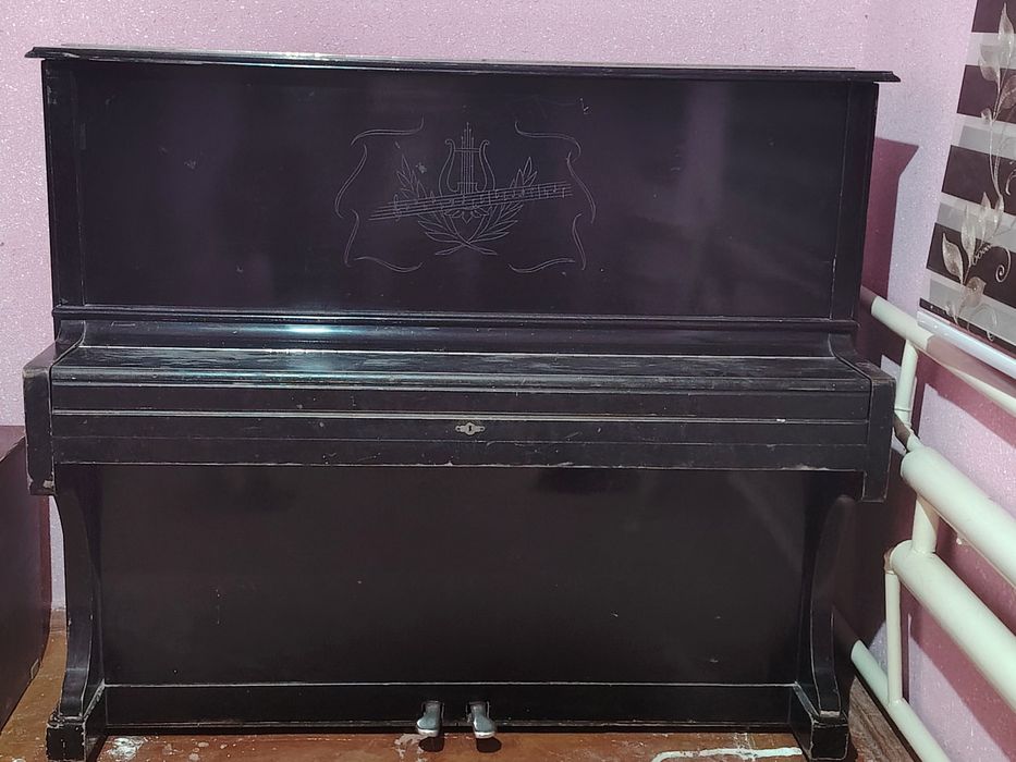 Enisiy pianino holati juda yaxshi faqat bir kishi foydalangan.