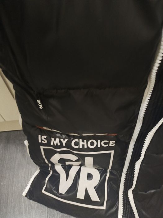 продам зимние куртки на девочку