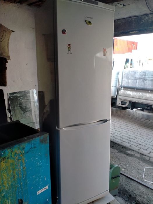 Продам холодильник Индезит