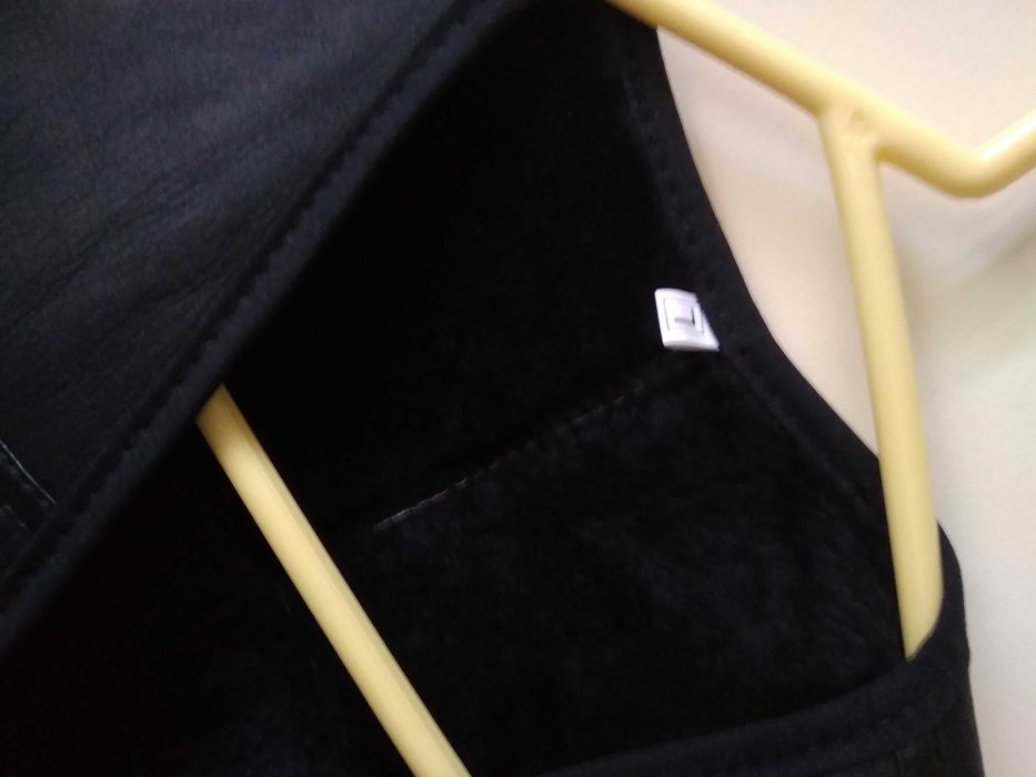 Черно кожено елече