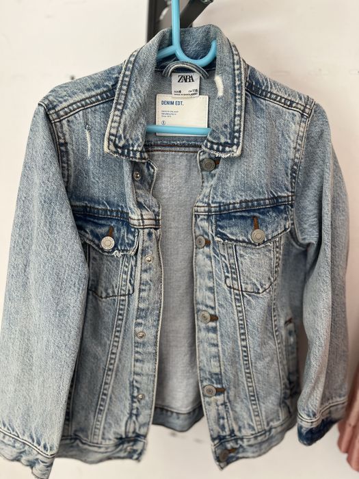 Дънкено яке със захабен ефект