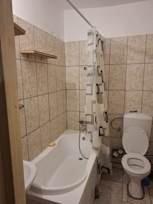 Închiriez garsonieră