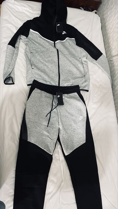 Оригинален Nike tech fleece екип M Сиво-черен/ Горнище + долнище