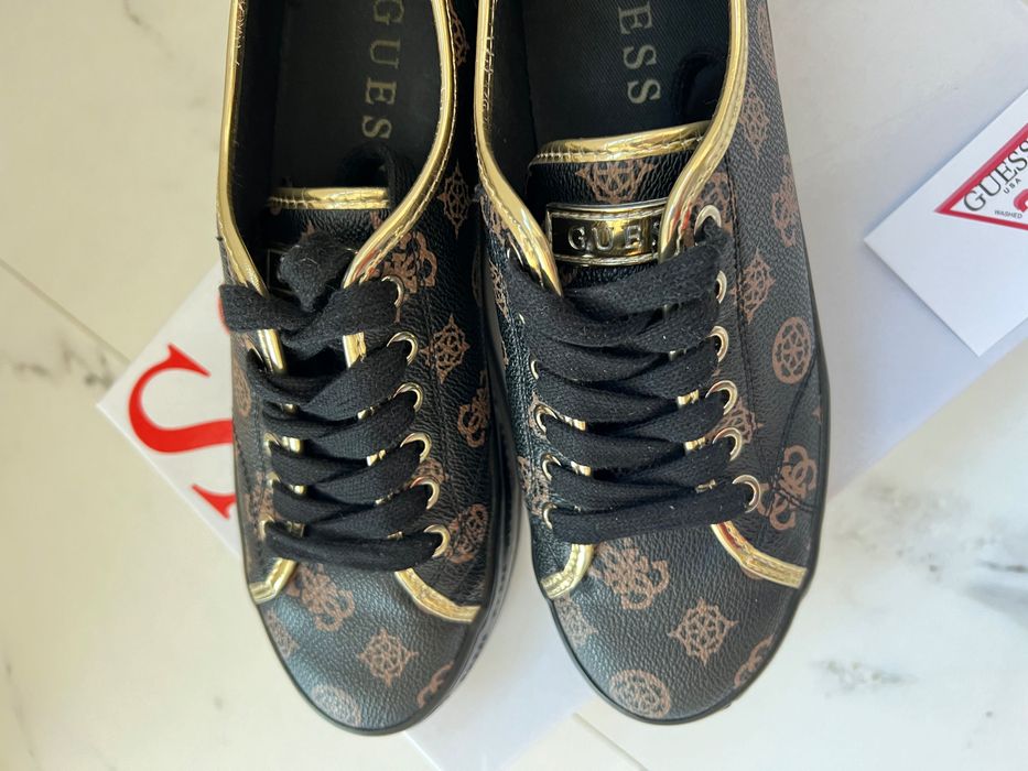 Кецове с висока подметка Guess