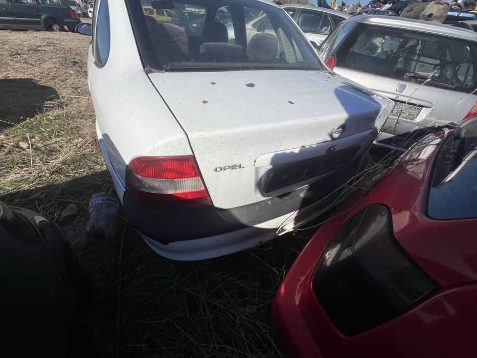 Opel Vectra 1.8 16V  3 бр на части