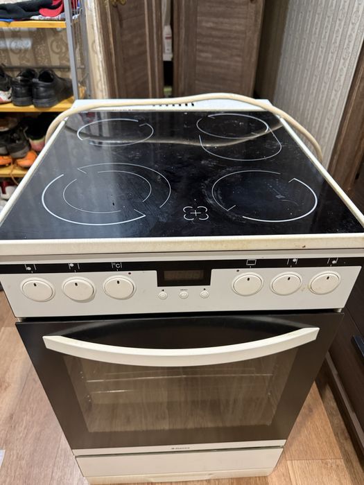 Продам элекро плиту