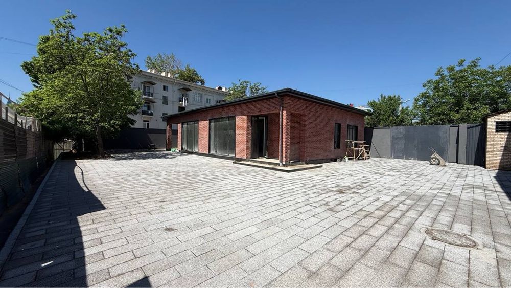 Центр 1я линия Здание 220м2 + 150м2 Терраса Хумо Арена