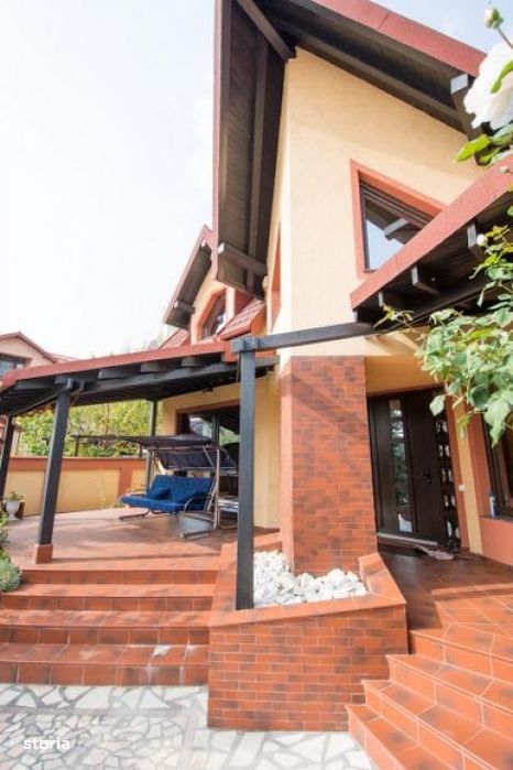 Vila 4 camere  cu piscina in Bucov.