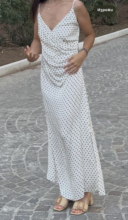 Рокля на точки в бяло