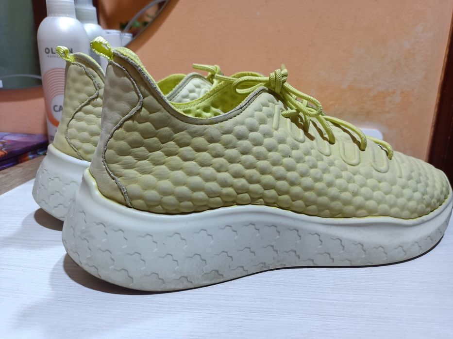 Кроссовки женские