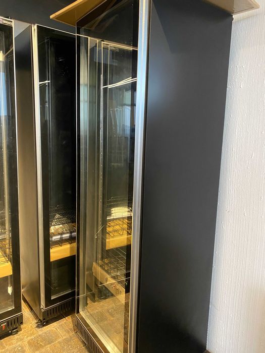 Vitrina frigorifica verticala cu o usa – solutia practica