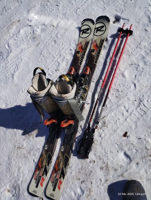 Vând schiuri și clapari