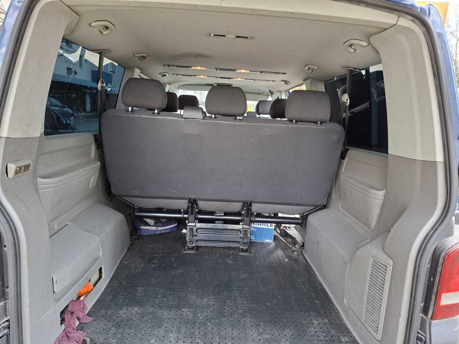 Vând microbuz Wolkswagen Caravelle Wolkswagen 8+1