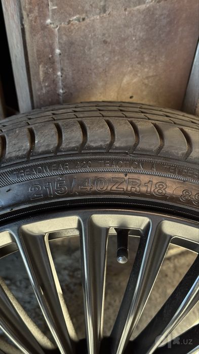 R18 диски с резиной 215/40 ZR18 + переходники, комплект 4 шт