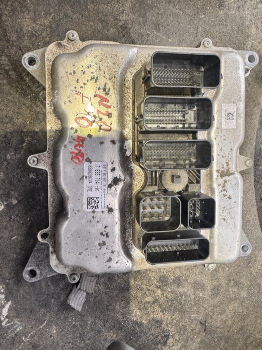 Unitate Ecu calculator motor bmw f10 f11  7635714