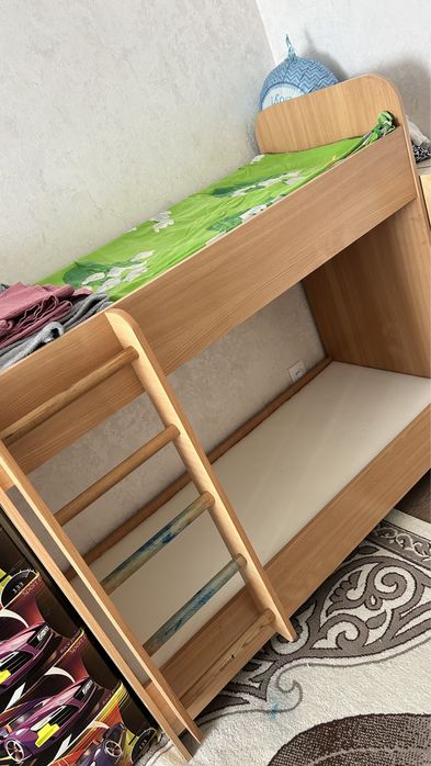 Двухярусная детская кровать