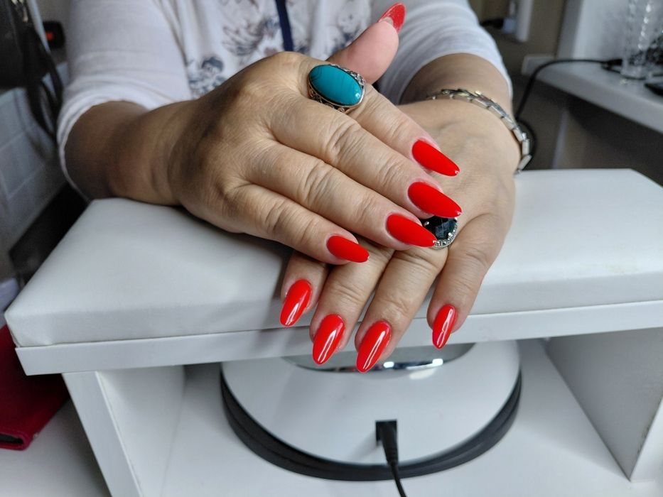 Маникюр на дому..