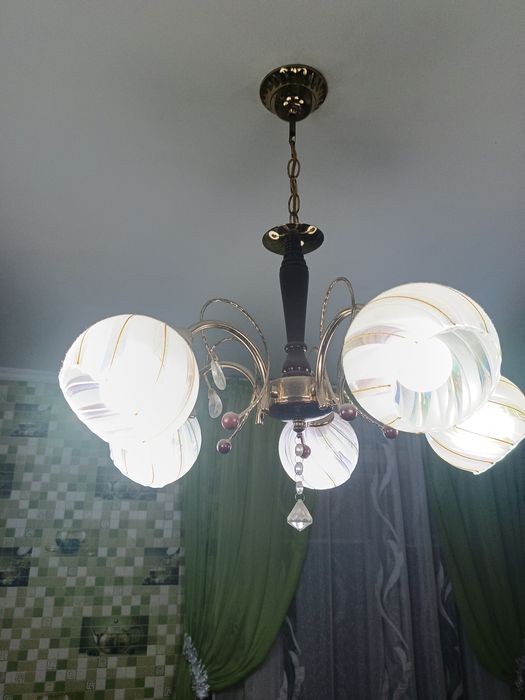 Продам люстру б/у