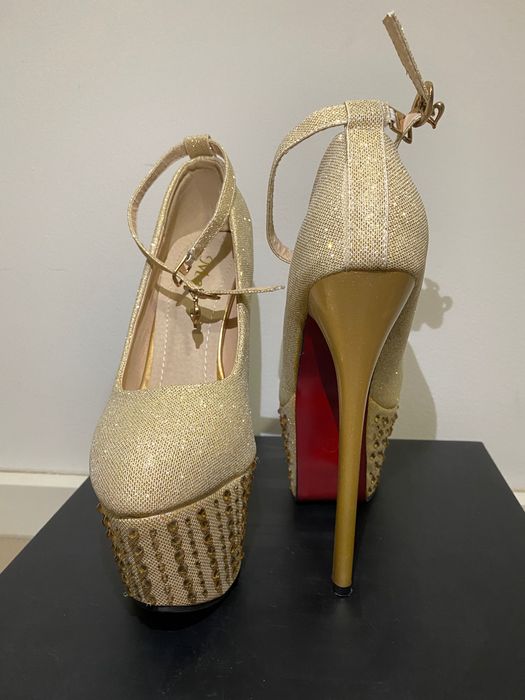 Sandale aurii cu sclipici si pietricele