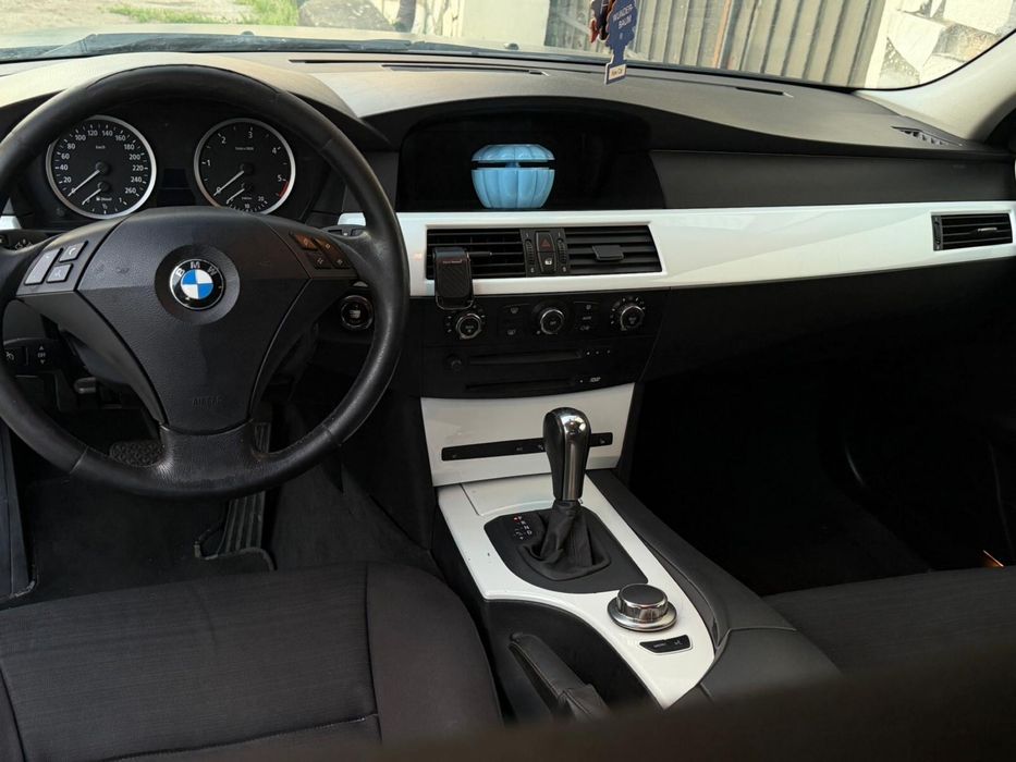 Bmw 520D 163CP 2006 Aut. Desing deosebit Distributie in Față