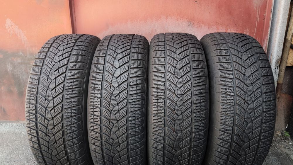 4бр. зимни гуми 235/60/18 GoodYear Ultra Grip Performance 
dot23