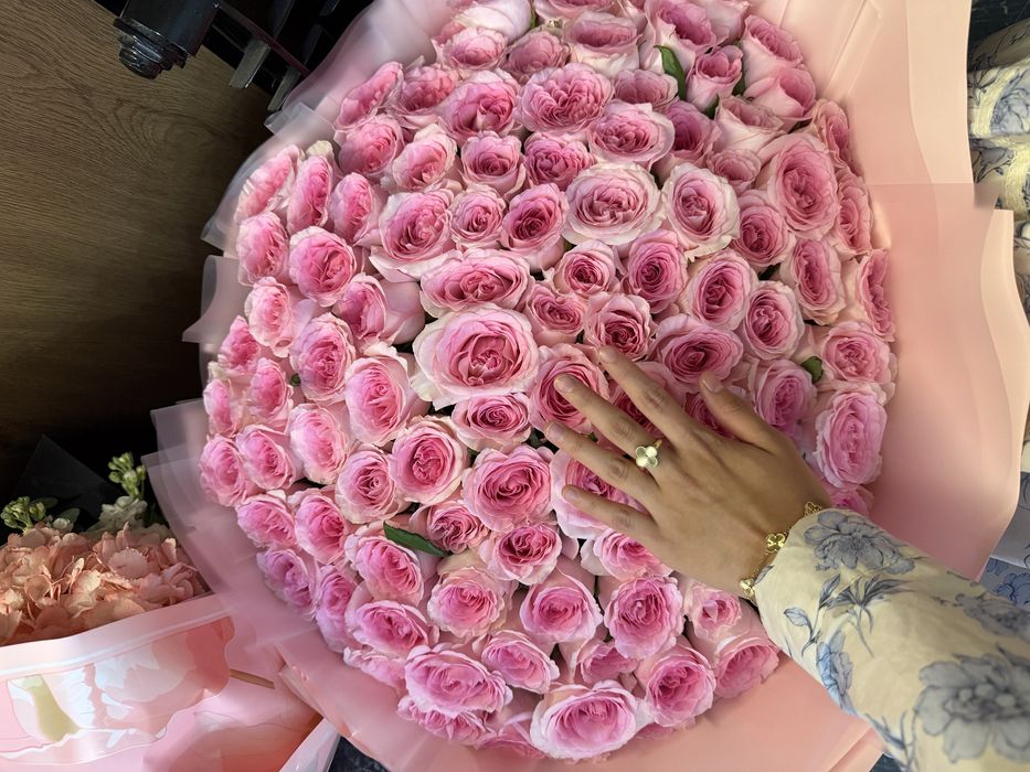 Цветы свежие 101 роза розовые