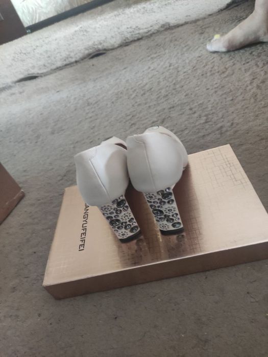 Tufli qizlaga 37.5-38