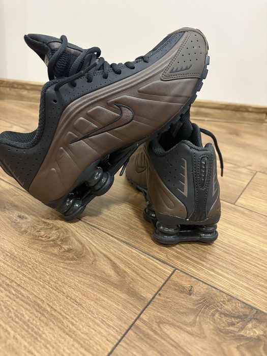 Дамски маратонки Nike Shox R4