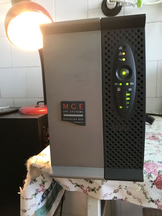 UPS  Eaton Evolution 850