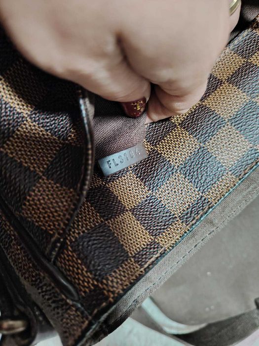 vand Louis Vuitton cum un mic defect originala