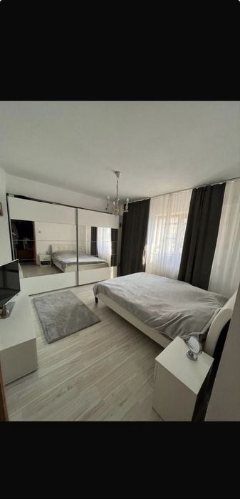 Apartament 3 camere de vanzare