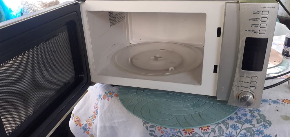 Cuptor cu microunde