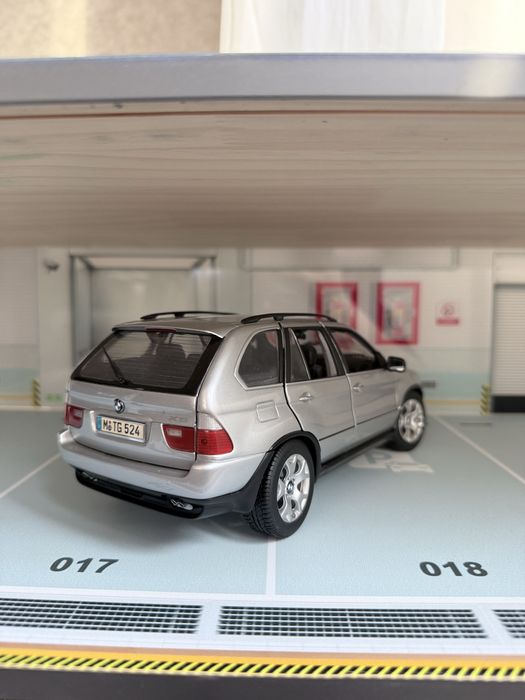 Колекционерски модел BMW X5 E53 4.4i Kyosho 1:18