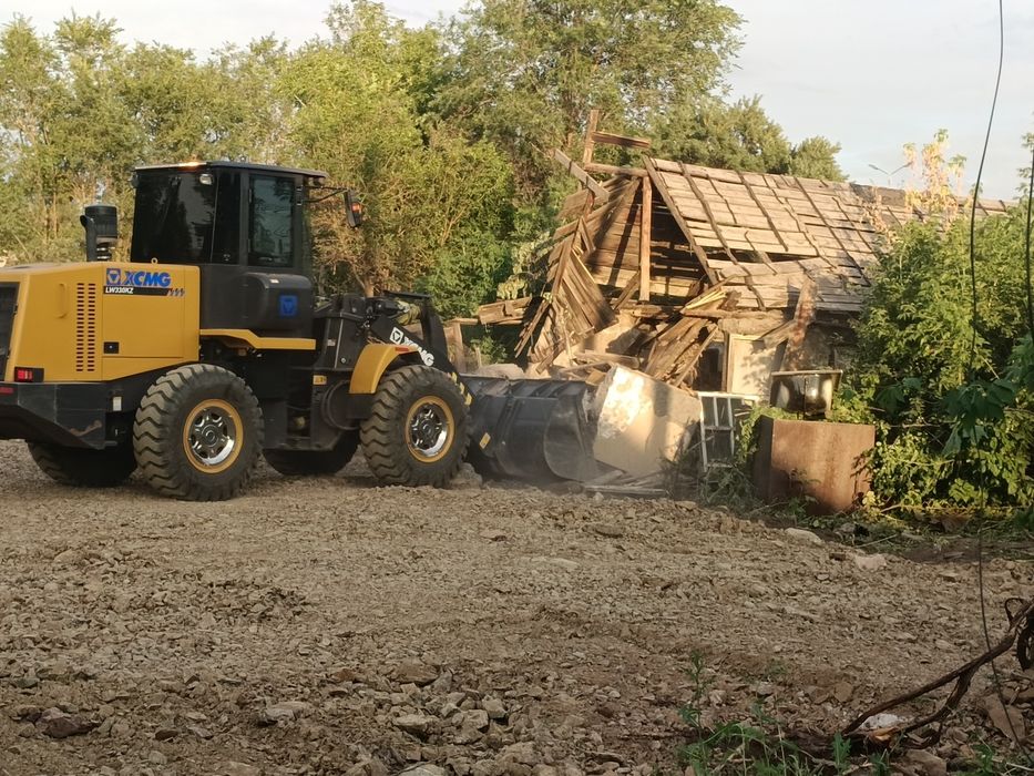 Услуги погрузчика. Вывоз мусора/снега., очистка территории. КамАЗ