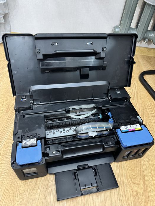 Продам Canon g1400 принтер  срочно