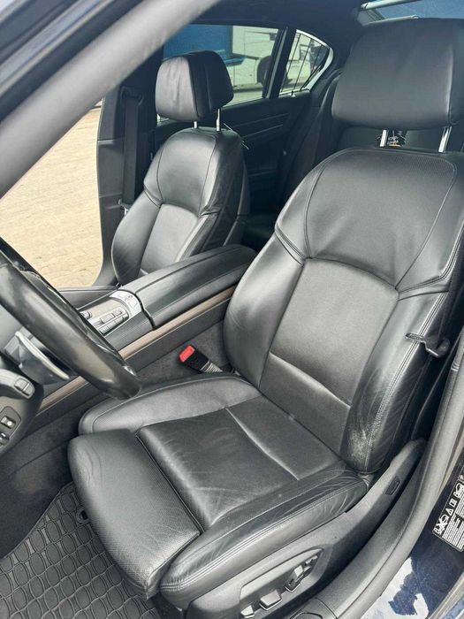 BMW Seria 7 750d xDrive M Performance, 5 butoane