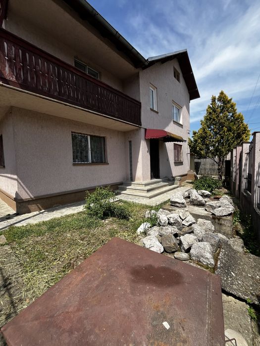 Casă de vânzare în Priseaca cu grădină