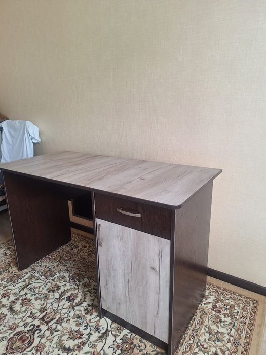 Продам письменный стол