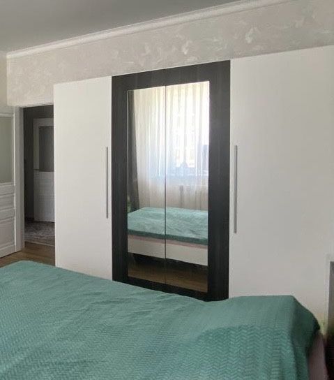 Продам шкаф вместительный!