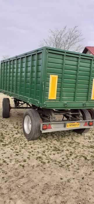 Remorca basculabila pe 3 părți