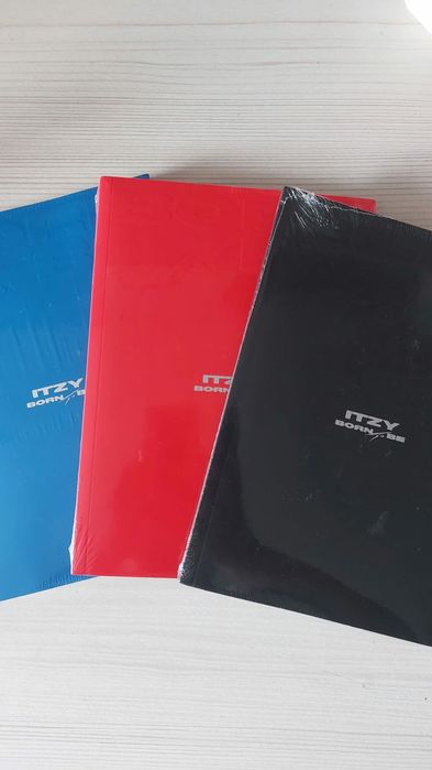 Альбом Итзи Борн тут би